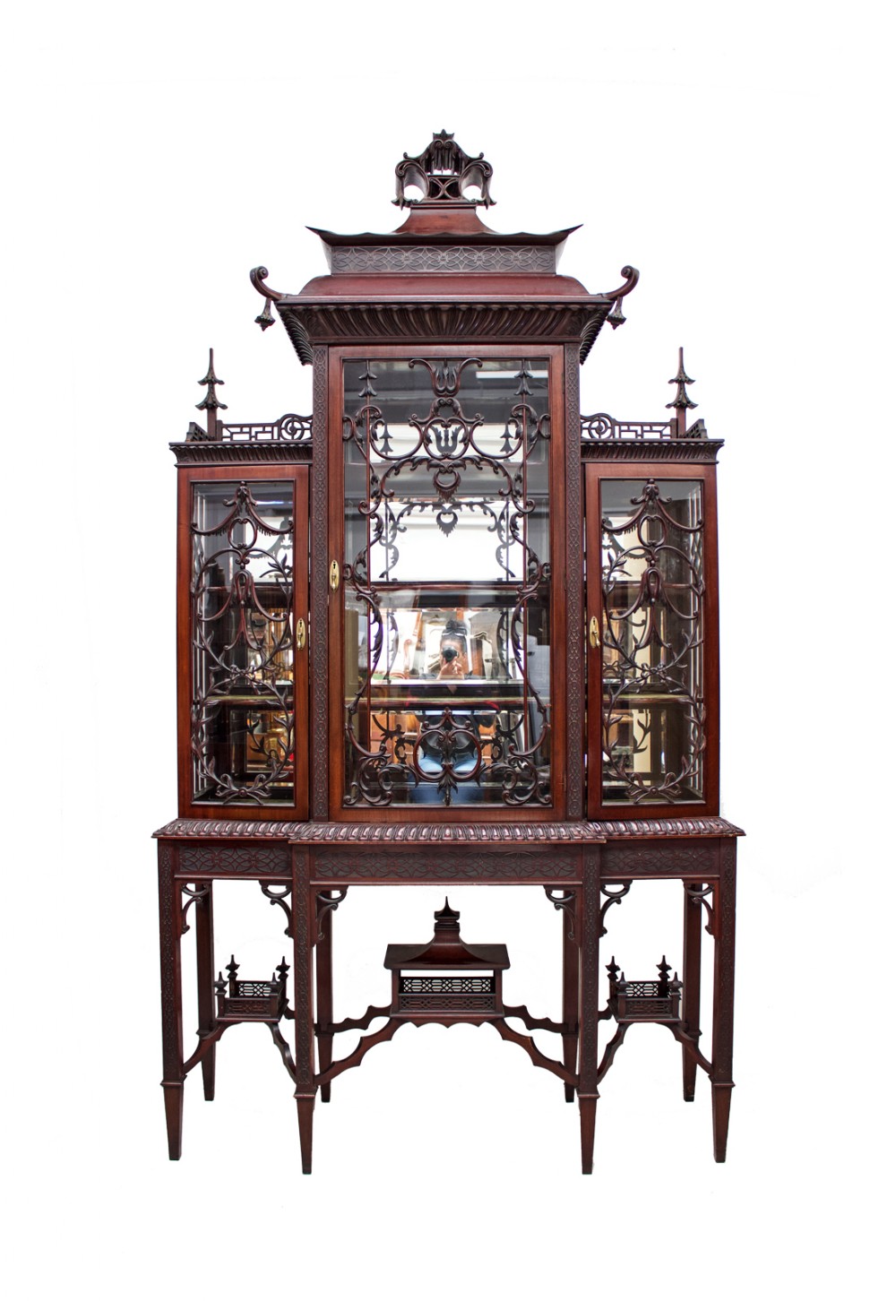 AN IMPRESSIVE CHINESE CHIPPENDALE STYLE MAHOGANY CABINET 
