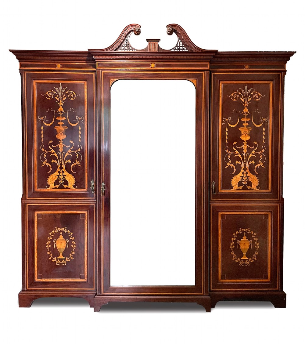 A BEAUTIFUL 19TH CENTURY MAHOGANY INLAID WARDROBE