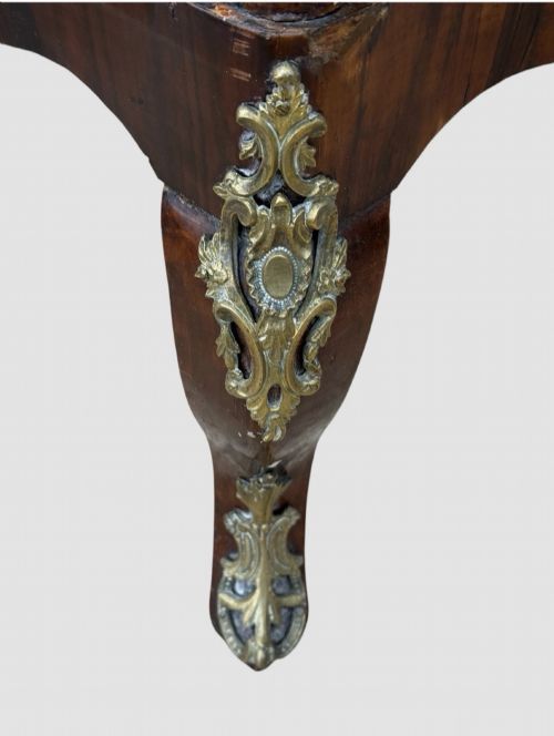 ANTIQUE 19TH CENTURY WALNUT GILT METAL SERPENTINE WHATNOT - ADDITIONAL PHOTO 7