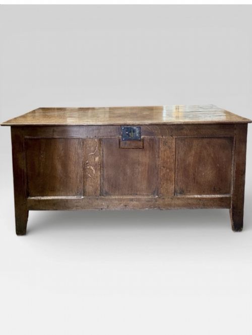 ANTIQUE 18TH CENTURY OAK THREE PANEL COFFER