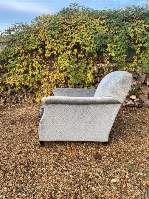 A DEEP SEATED FLATARM ARMCHAIR - ADDITIONAL PHOTO 1