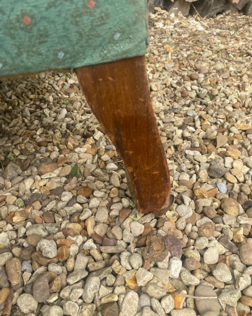 A VICTORIAN ARMCHAIR - ADDITIONAL PHOTO 2