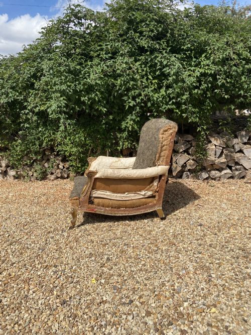 AN ENGLISH COUNTRY HOUSE GILT ARMCHAIR - ADDITIONAL PHOTO 4