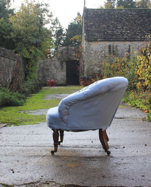 A HOWARD AND SONS TUB CHAIR - ADDITIONAL PHOTO 2