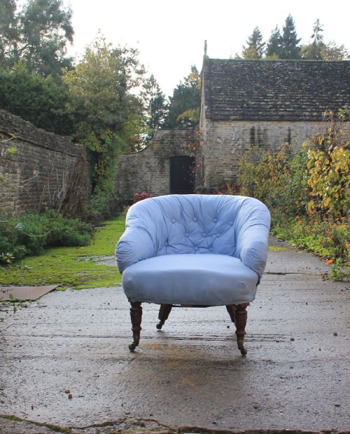 A HOWARD AND SONS TUB CHAIR - ADDITIONAL PHOTO 4