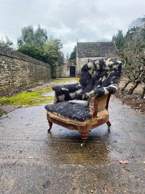 a howard and sons armchair - CATEGORY: ANTIQUE CHAIRS - DATED 19TH CENTURY