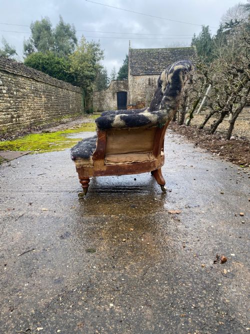 A HOWARD AND SONS ARMCHAIR - ADDITIONAL PHOTO 1