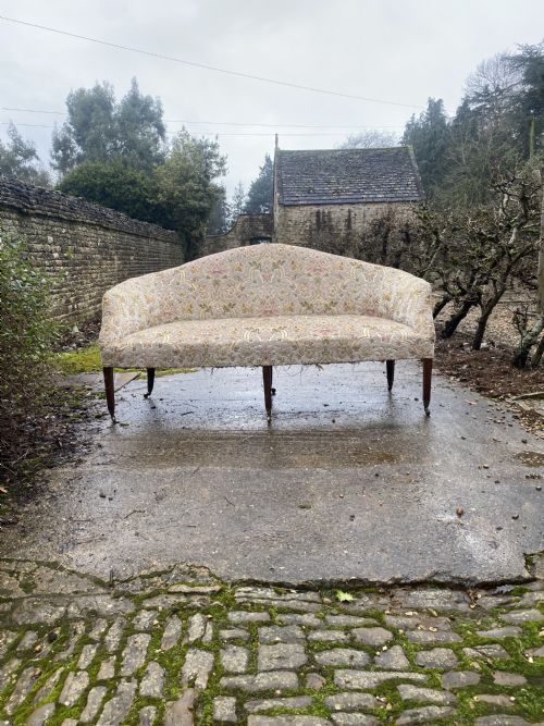 AN ELEGANT GEORGIAN SOFA - ADDITIONAL PHOTO 2