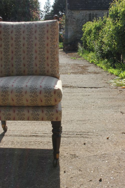 A SCOTTISH COUNTRY HOUSE SLIPPER CHAIR - ADDITIONAL PHOTO 4