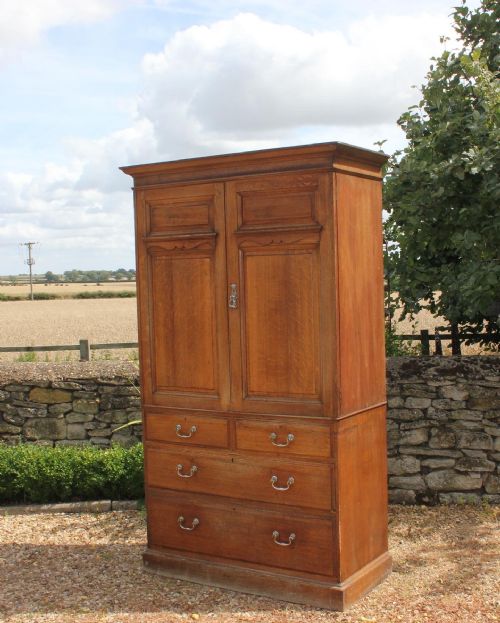 a howard and sons oak linen press - CATEGORY: ANTIQUE CUPBOARDS - DATED EDWARDIAN