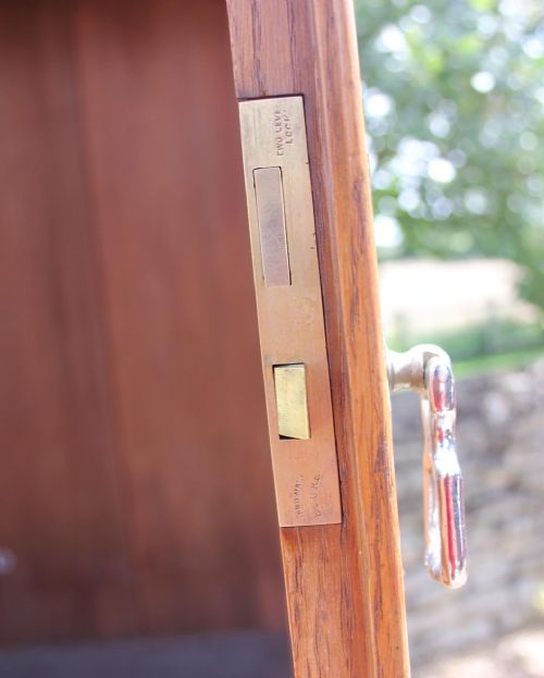 A HOWARD AND SONS OAK LINEN PRESS - ADDITIONAL PHOTO 3