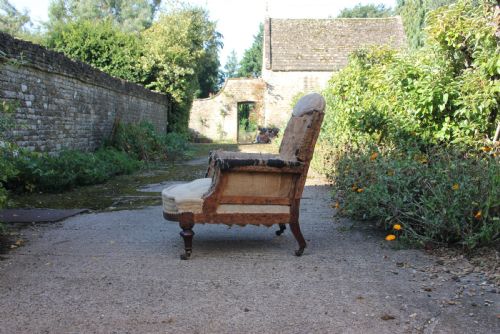 A VICTORIAN ARMCHAIR ON MAHOGANY RIEDED LEGS - ADDITIONAL PHOTO 1