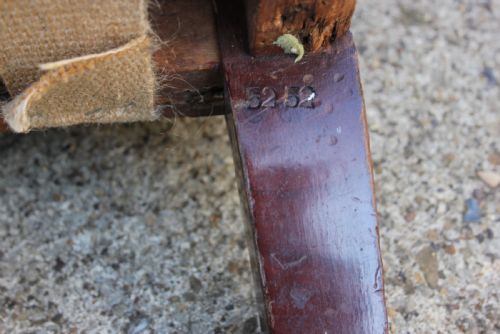 A VICTORIAN ARMCHAIR ON MAHOGANY RIEDED LEGS - ADDITIONAL PHOTO 3