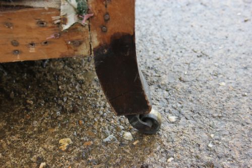 A DEEP SEATED ARMCHAIR - ADDITIONAL PHOTO 3