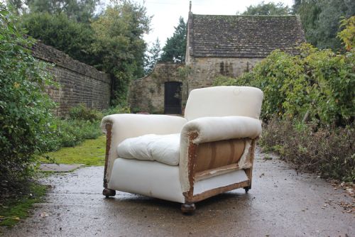 A MASSIVE 1930 ARMCHAIR - ADDITIONAL PHOTO 1
