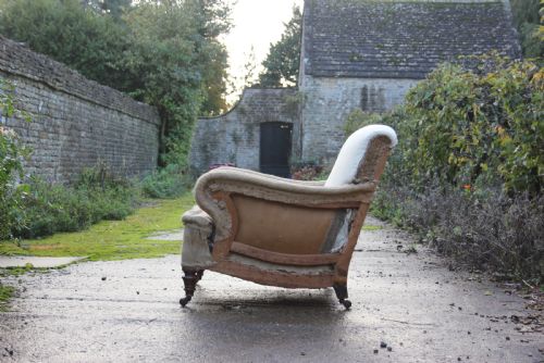 A 19TH CENTURY SCROLLEDARM CHAIR - ADDITIONAL PHOTO 3