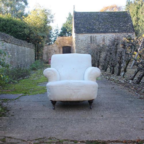 A VICTORIAN DEEP SEATED ARMCHAIR - ADDITIONAL PHOTO 1