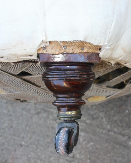 A VICTORIAN DEEP SEATED ARMCHAIR - ADDITIONAL PHOTO 3