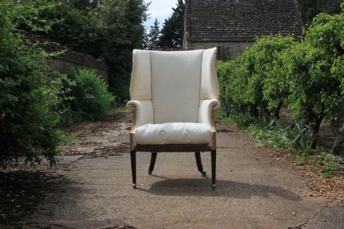 A LARGE 18TH CENTURY BARREL BACK CHAIR - ADDITIONAL PHOTO 2
