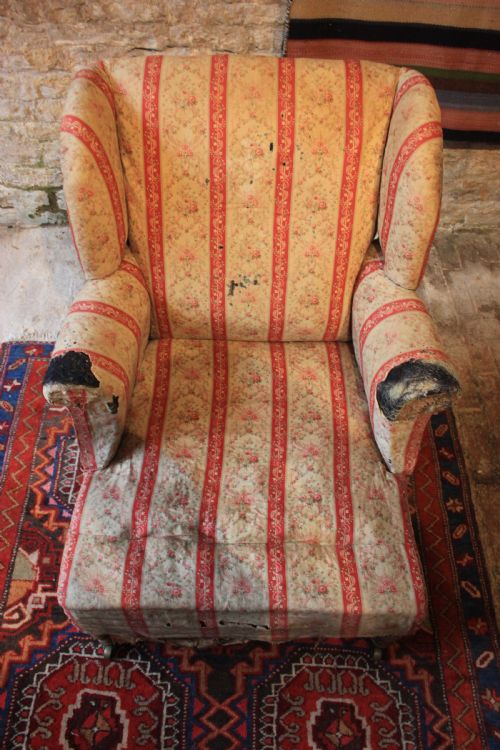 RARE AND UNUSUAL HOWARD AND SONS ARMCHAIR - ADDITIONAL PHOTO 4
