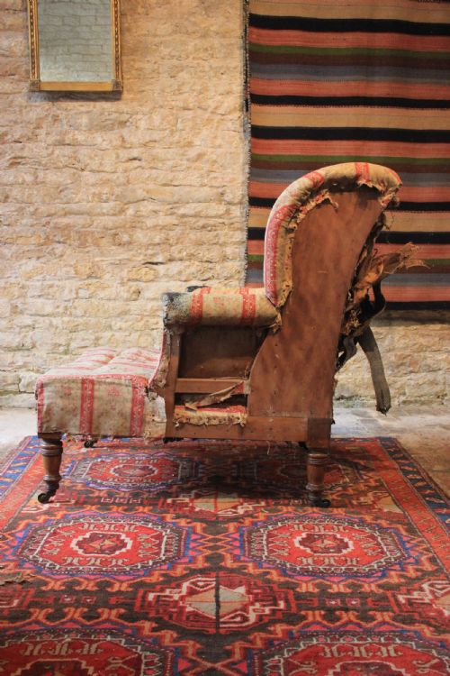 RARE AND UNUSUAL HOWARD AND SONS ARMCHAIR - ADDITIONAL PHOTO 5