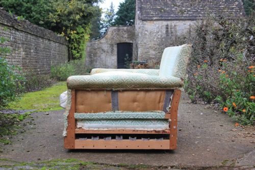 A HOWARD AND SONS INGLEBY SOFA - ADDITIONAL PHOTO 2