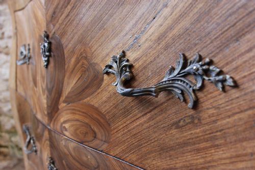 LATE 18TH CENTURY OYSTER VENEER CHEST OF DRAWS - ADDITIONAL PHOTO 3