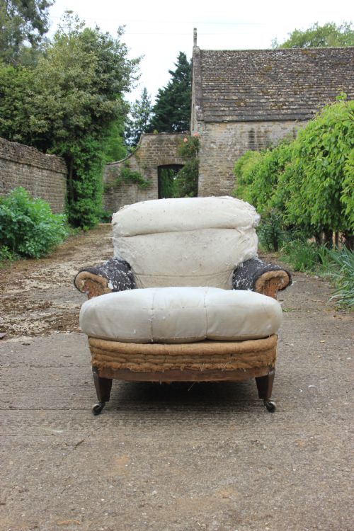 DEEP SEATED ENGLISH ARMCHAIR - ADDITIONAL PHOTO 3