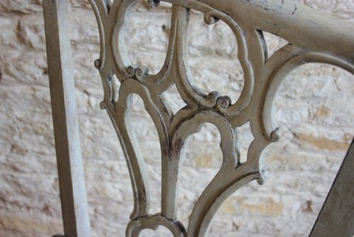 A PAIR OF 18TH CENTURY PAINTED HALL CHAIRS - ADDITIONAL PHOTO 1