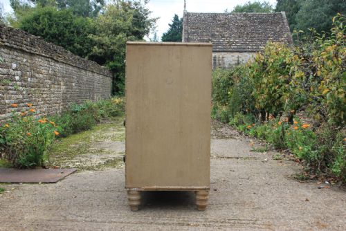 AN EARLY 19TH CENTURY CHEST OF DRAWERS - ADDITIONAL PHOTO 2