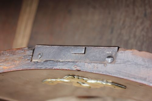 AN 18TH CENTURY DUTCH ELM CHEST OF DRAWERS - ADDITIONAL PHOTO 3