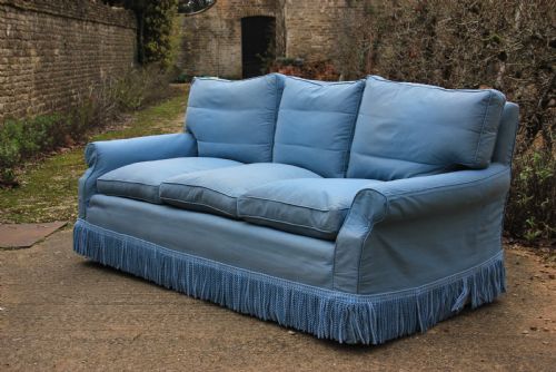 A COUNTRY HOUSE SOFA - ADDITIONAL PHOTO 1