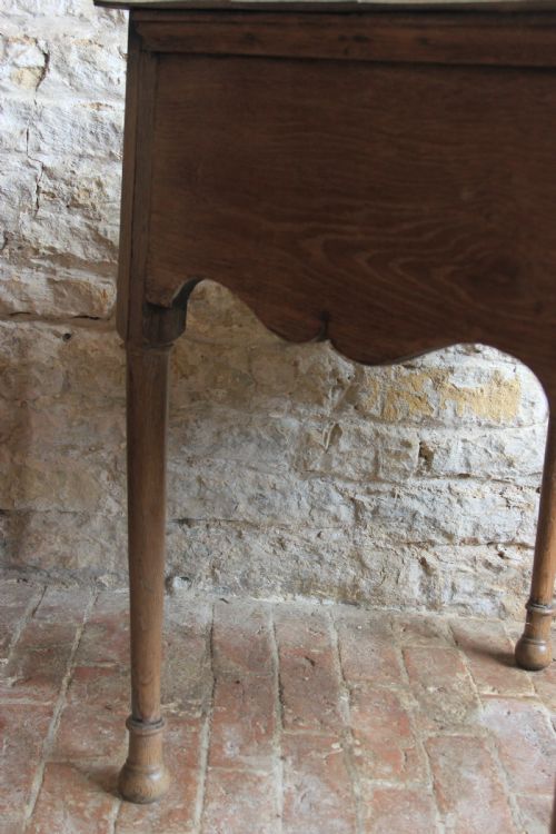 18TH CENTURY PALE OAK LOWBOY - ADDITIONAL PHOTO 4