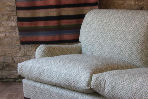 HOWARD AND SONS IVOR SOFA - ADDITIONAL PHOTO 1
