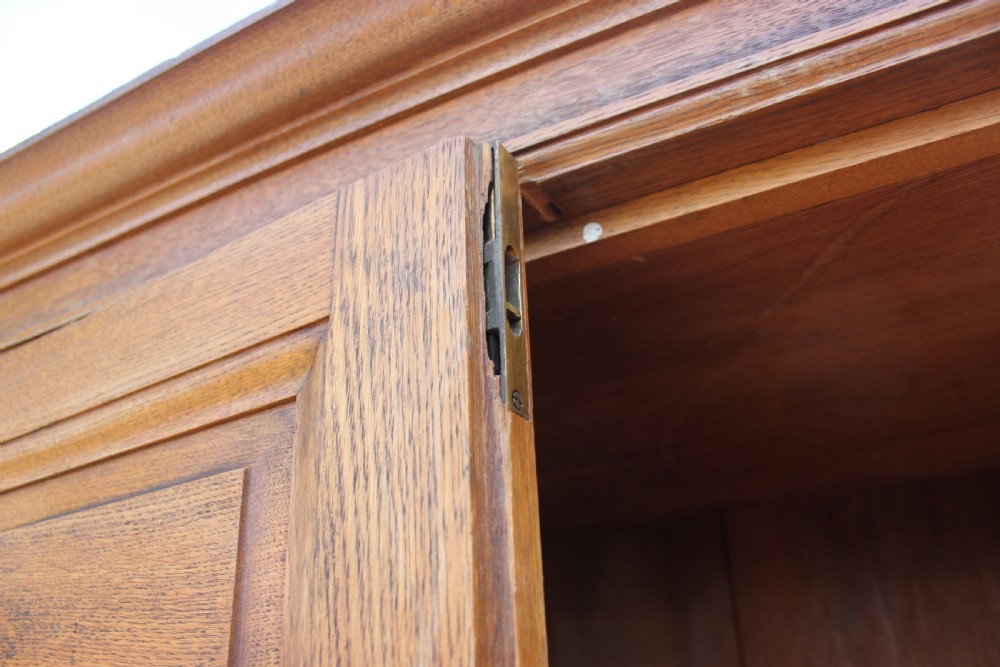 A Howard and sons Oak linen press View X
