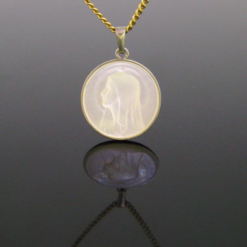 ANTIQUE MOTHER OF PEARL RELIGIOUS MEDAL PENDANT 18KT WHITE GOLD FRANCE CIRCA 1920 - ADDITIONAL PHOTO 1