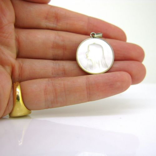 ANTIQUE MOTHER OF PEARL RELIGIOUS MEDAL PENDANT 18KT WHITE GOLD FRANCE CIRCA 1920 - ADDITIONAL PHOTO 3