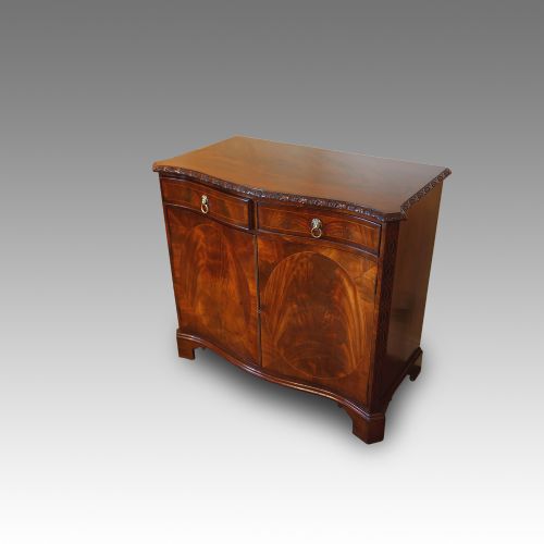 Mahogany Serpentine Sideboard in the Georgian Style