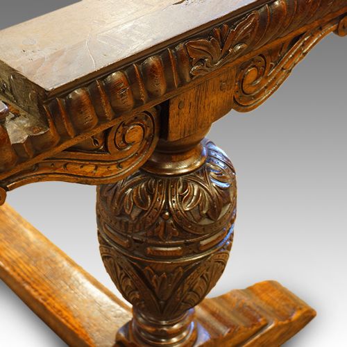 fig 3. Harrods Oak refectory draw-leaf dining table