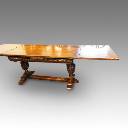 fig 4. Harrods Oak refectory draw-leaf dining table