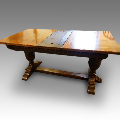 fig 5. Harrods Oak refectory draw-leaf dining table