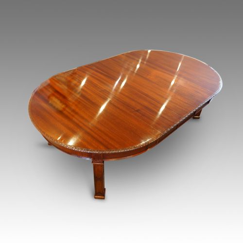 Edwardian Circular Mahogany Extending Dining Table
