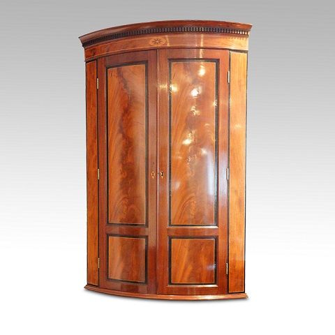 Georgian Bow Front Mahogany Hanging Corner Cabinet
