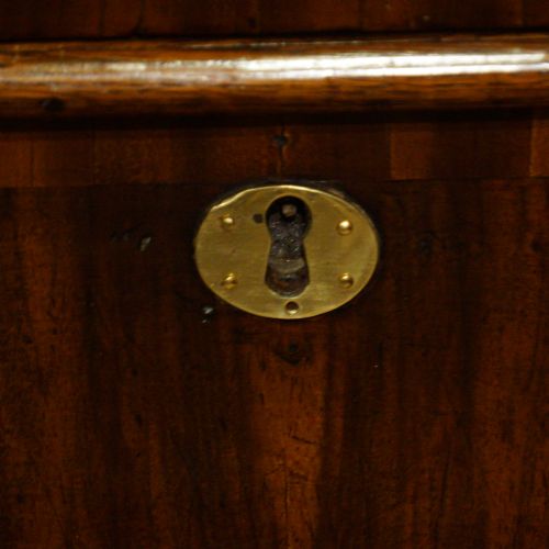 fig 3. 18thc oak and walnut chest of drawers