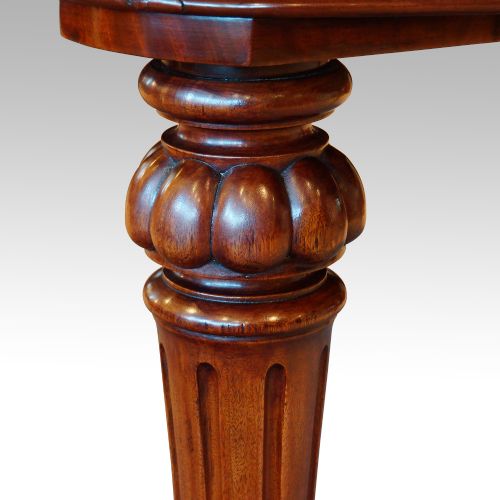 fig 3. Victorian mahogany 10+ seat dining table