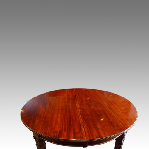 fig 4. Edwardian mahogany extending dining table