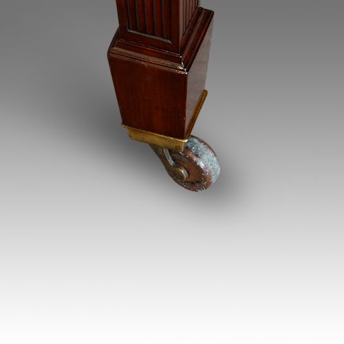 fig 8. Edwardian mahogany extending dining table