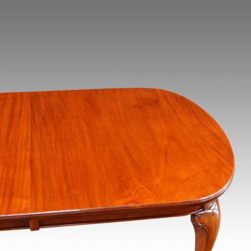 fig 4. Edwardian mahogany extending dining table