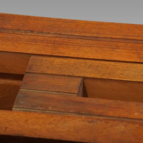 fig 6. Edwardian mahogany circular extending dining table