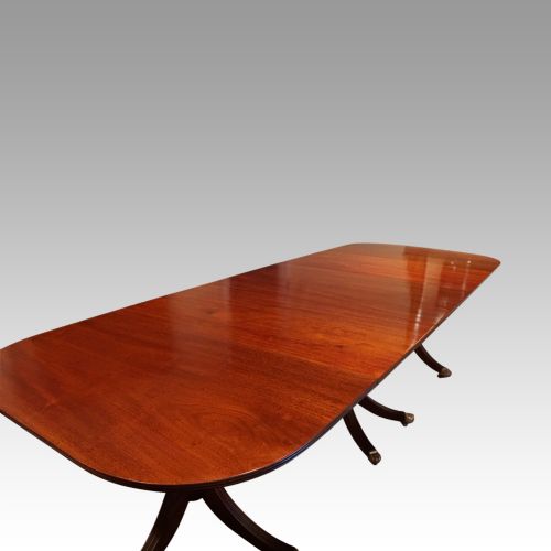 fig 7. Edwardian mahogany 3 pillar dining table